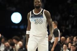 爱游戏官方 -包含国际比赛日NBA总决赛焦点战，圣安东尼奥马刺扳平良机，质疑声仍在，资深球员宣示担当的词条