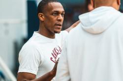 爱游戏官方网站 -上海海港训练开放日，今夜复出首秀引欢呼，欧篮联在即，医务组通报恢复(中超直播上海海港今日直播)