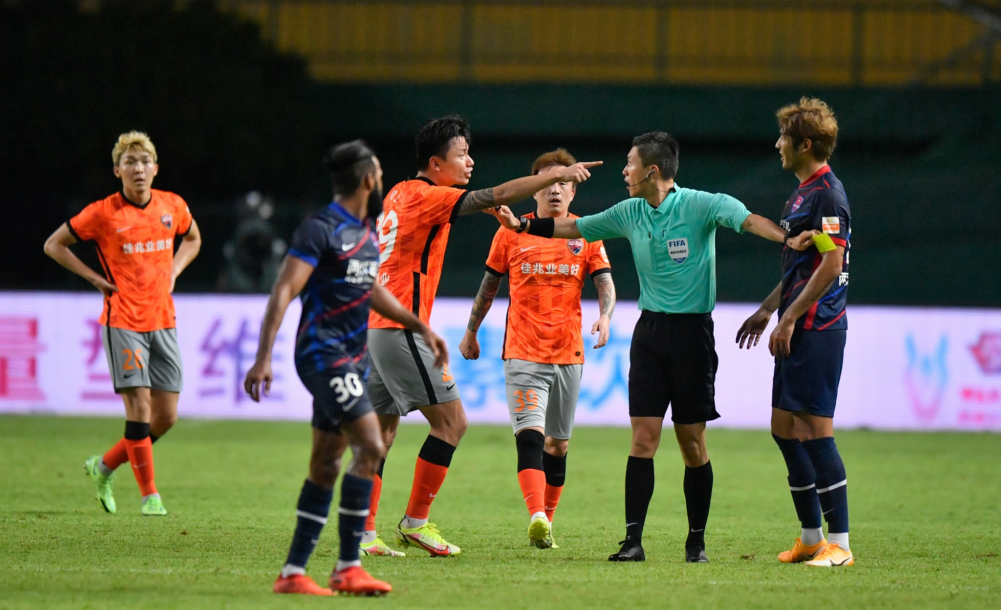  关键战突围战来临，深圳队围绕中超豪取连胜，目标明确，赛程密集仍需轮换