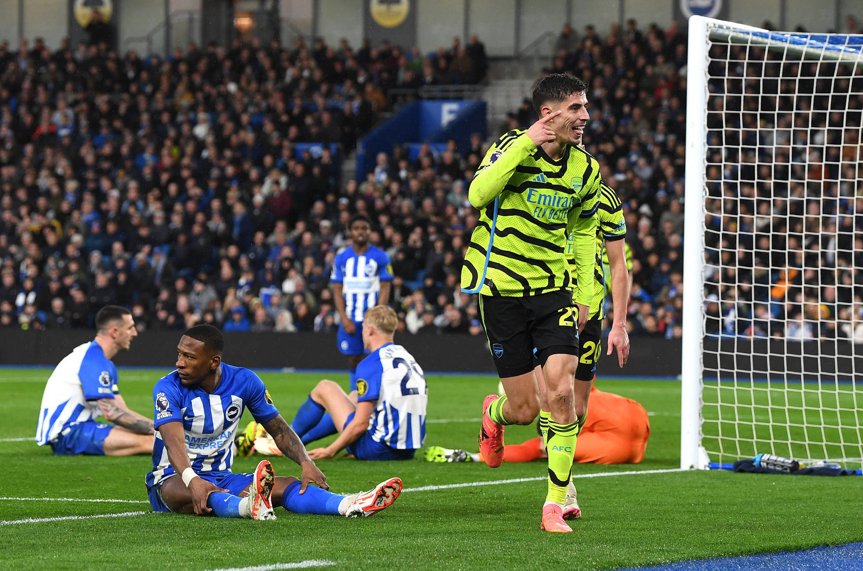 关于赛前英超传出新动向，瓦伦西亚迎来里程碑，高层表态：赛场秩序良好，球队文化被再次提及的信息