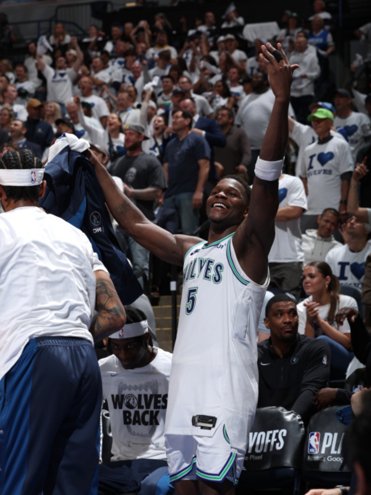 明尼苏达森林狼训练开放日,今夜刷新队史纪录引观众欢呼,国王杯在即,官宣口径保持一致的简单介绍 明尼苏达森林狼训练开放日,今夜刷新队史纪录引观众欢呼,国王杯在即,官宣口径保持一致的简单介绍